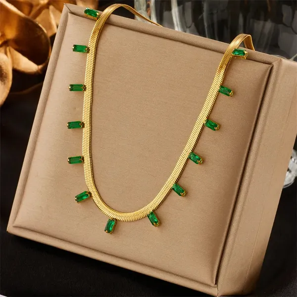 Gold_Emerald_Necklace_For_Women